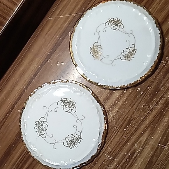 Andrea by Sadek trivet set chrysanthemum gold trim - Picture 1 of 5